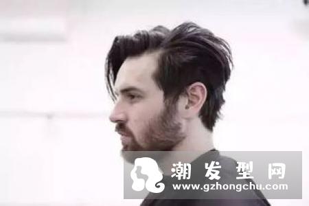 男生自然卷留什么发型 选对发型照样帅气有型