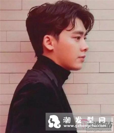 校园男生小清新发型 温暖阳光魅力尽显