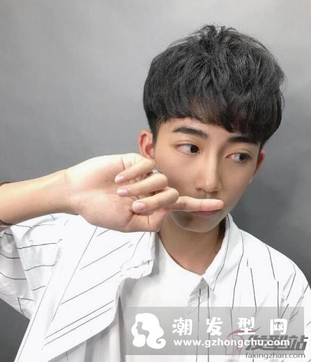 秋冬照样潮！这2款型男发型，一剪完每天被自己帅醒！