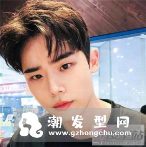 适合学院风的男生发型 青春有活力校园男神发型首选