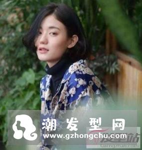 盐系短发很适合年轻女生