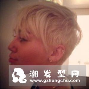 男生齐肩“文艺头” 千玺吴亦凡朱一龙都剪过