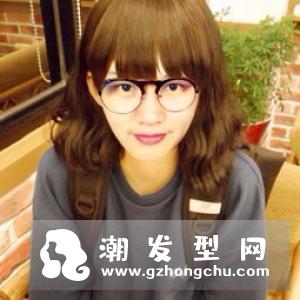 2018秋天流行什么发型 头发多的人可以烫嬉皮士卷吗
