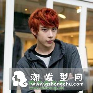 好看的男生黑色短发 不染发照样帅气有型