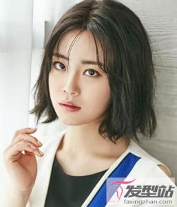 女生中分短发发型　大方干练御姐范满满