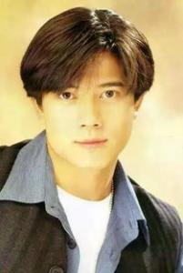 头发太硬怎么改善 适合什么发型男生