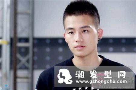 脸大男生适合什么短发 人气短发修颜显瘦气质满分