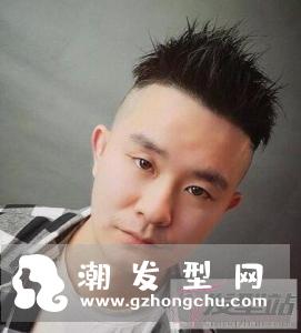 社会发型男小伙精神 诠释个性十足痞帅风