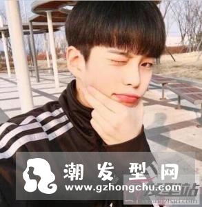 男生发型来说刘海可谓是点睛之笔也会收到适得其反的效果