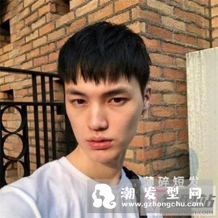 在校男生的不染不烫发型 最有态度的学生发型