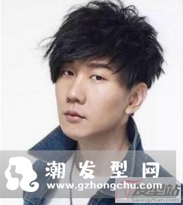 男生斜庞克发型 独特吸睛超级帅