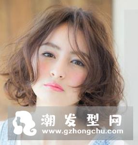女生剪什么短发显脸小 内扣短发让脸型瘦一圈