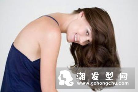 头发干燥分叉怎么护理 不同因素引起护理方法大不一样