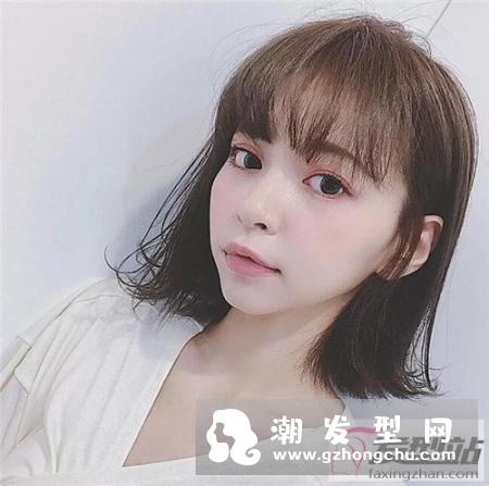 女生短发最新流行款 减龄“π”字短发外翘
