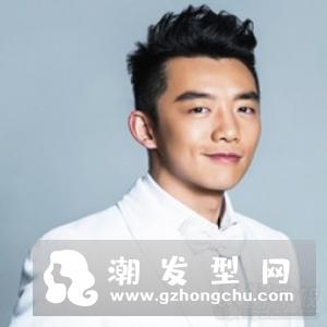 几乎每个一套西装它剪裁时尚,帅气有型很适合出席商务会议或者正式场合