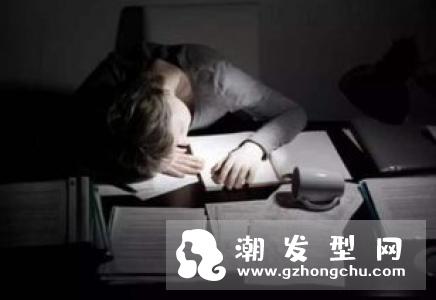 如何让发际线慢慢变低 这四个坏习惯快改掉有效改善秃额头
