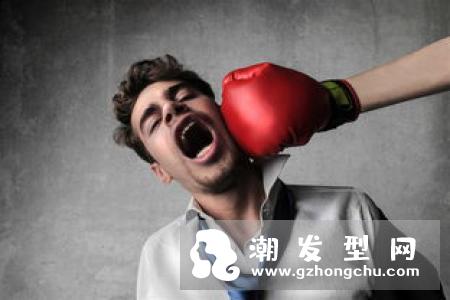 适合0后男生的发型有露耳短发修剪得
