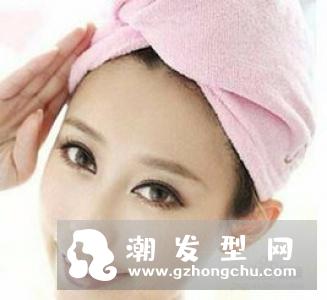 卷发筒卷发怎么养护?怎么维持:用慕斯去除过度护发,反而没有办法维持卷度