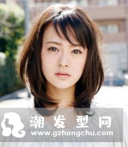 时髦女生短发发型 一刀切短发独特显潮范