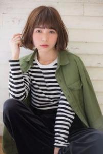 女生哪款短发发型好看 时尚又减龄短发女孩最惹眼