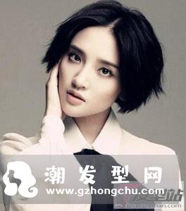 女生中分短发发型　大方干练御姐范满满