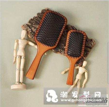 怎么正确挑选适合的梳子类型 从发量＆发质详细分析挑选最适合自己的梳子