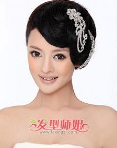 大饼脸带什么眼镜好看 适合什么发型