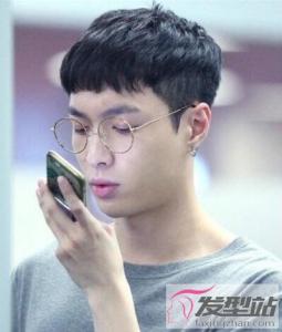 两边镂空发型男盖头 清爽干脆成帅气潮男