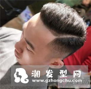 个性男士一道杠发型 两侧铲短雕刻好时尚