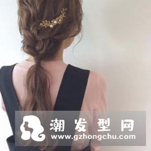 短发编发发型扎法图解步骤 手残女都会短发编发轻松度过尴尬期！