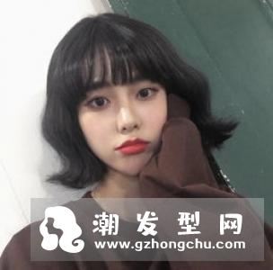长发不想剪太短,以及短发留长到了尴尬期的女生,可以试试今天这几款发型