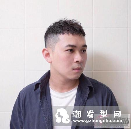 男生短发怎么剪好看 两边铲纹理剪裁set一下就帅气出门