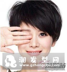 自己选发型的五大步骤.ppt