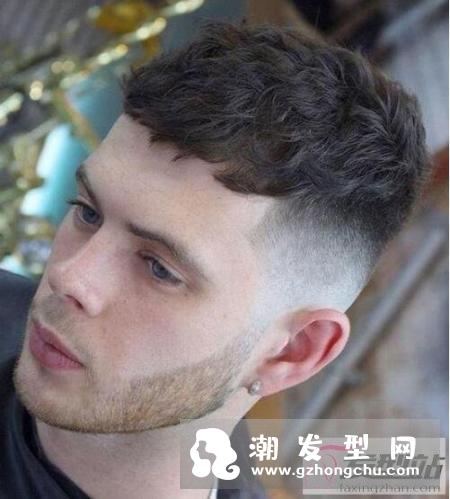 男士寸头变奏版Textured Crop发型 比一般短发更多岀了侧层清爽易打理