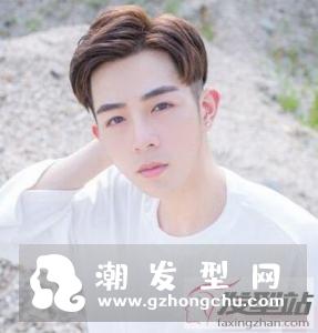 高中生发型男两边短 帅气阳光让青春更闪耀