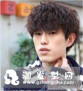 短碎发男生帅气发型 炫酷有型异性超喜欢