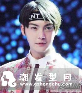 男生发带发型短发修剪得颇为轻盈
