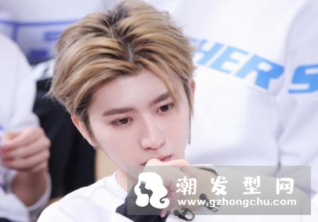 蔡徐坤中分发型叫什么 中分造型怎么做