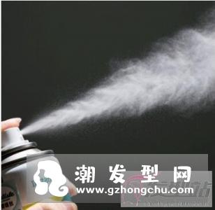 头发干洗喷雾使用方法 天热去除头发油腻就这么简单