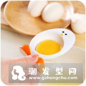 想要有一头健康丰盈的秀发,关键是促进头发的微血管循环,以让发囊得到足够养分,