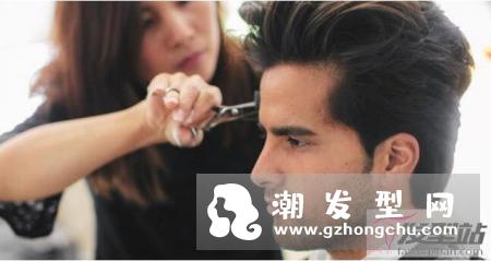 剪发前沟通好,就不怕剪发后悔,先确认好双方的想法是否一致再下手,便能避免失误