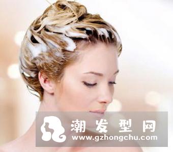 经常游泳的人如何保养头发 游泳爱好者的头发护理常识