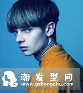 男生发型锅盖头铲两边 欧美Textured Crop发型超流行