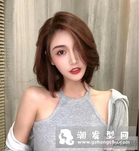 长发不想剪太短,以及短发留长到了尴尬期的女生,可以试试今天这几款发型