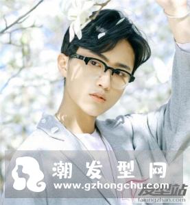 戴眼镜的男生发型 文艺范吸睛又显帅气