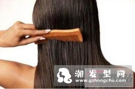 夏天怎么保养头皮 最好的头皮护理方法就是从梳头发开始