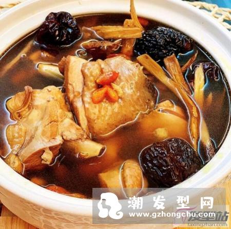 103岁婆婆拒当白发魔女护发秘诀+维持黑发心得