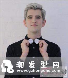 额头高的男生适合的发型 背头短发打造酷炫潮男