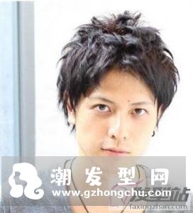 纹理烫中分发型图男 简约洋气打造帅气潮男