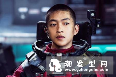 肌肉寸头帅哥